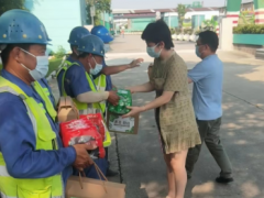公投公司慰问码头高温一线工作人员